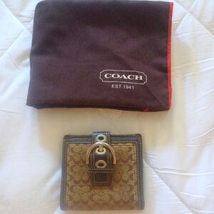 COACH Vintage Buckle Bilfold with Dustbag EUC